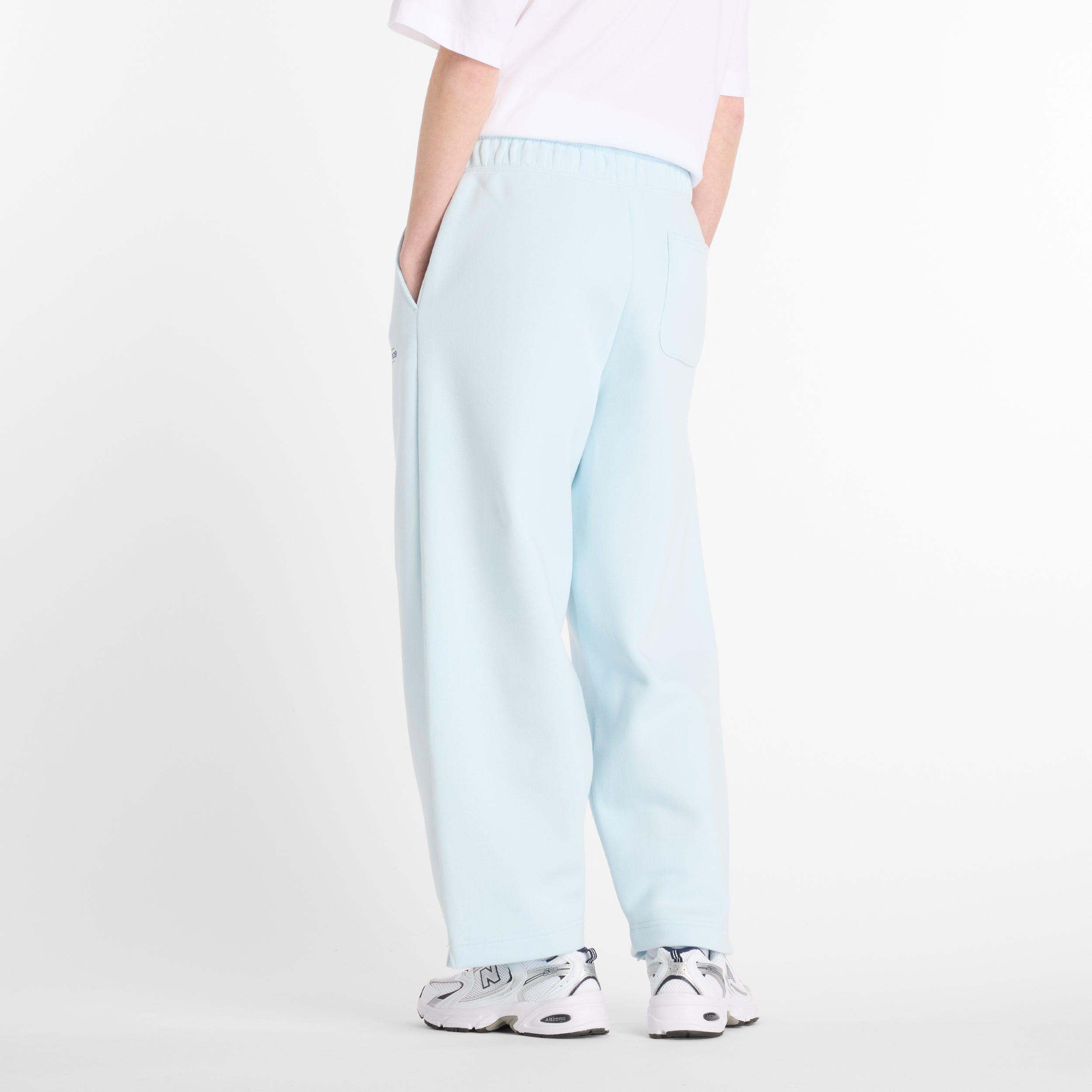 NEW BALANCE Reimagined Fleece Barrel Leg Pant Freizeithosen NEW BALANCE