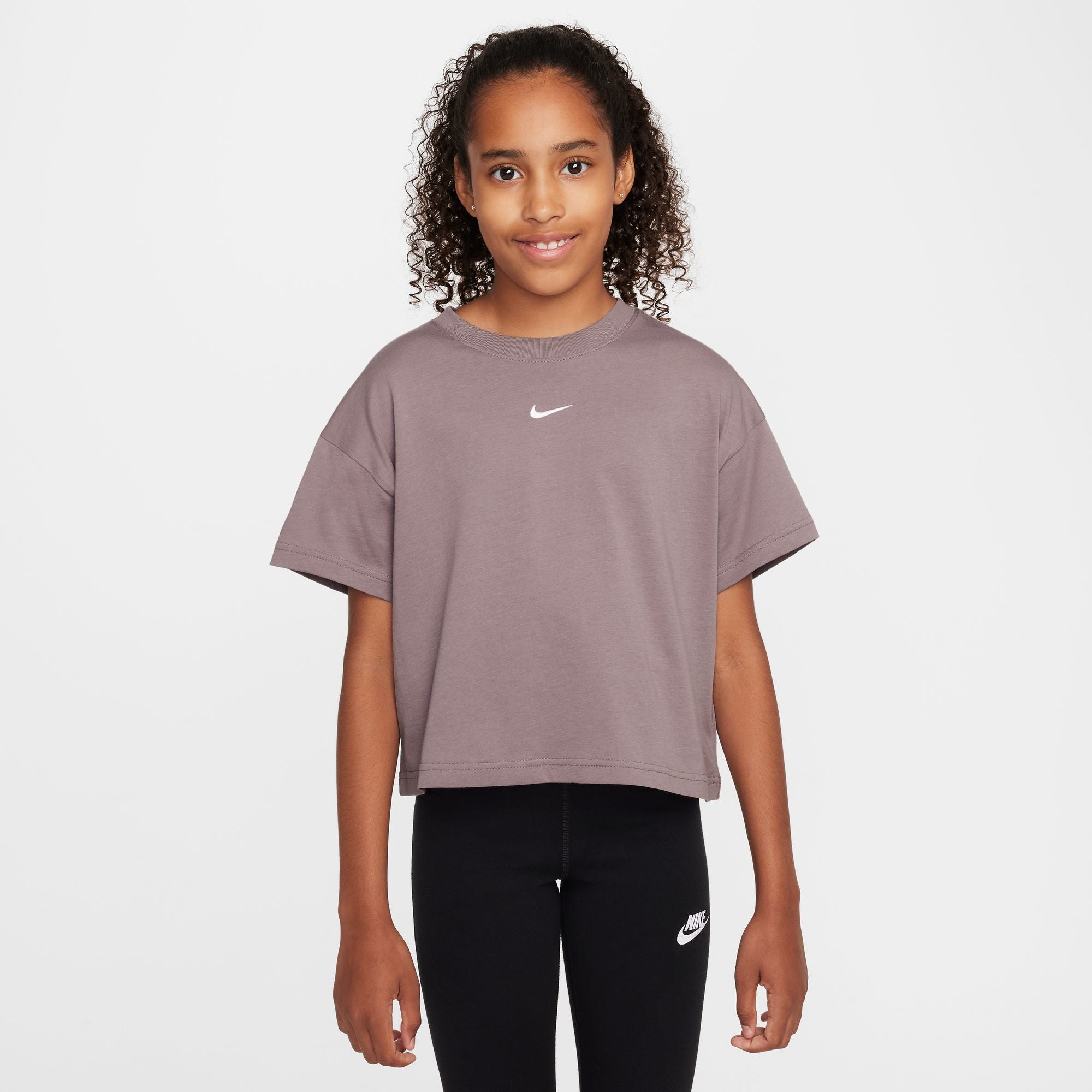 NIKE G NSW TEE BOXY ESSNTL LBR Pullover & Fleece NIKE MEDIUM OLIVE/WHITE-BLACK XS