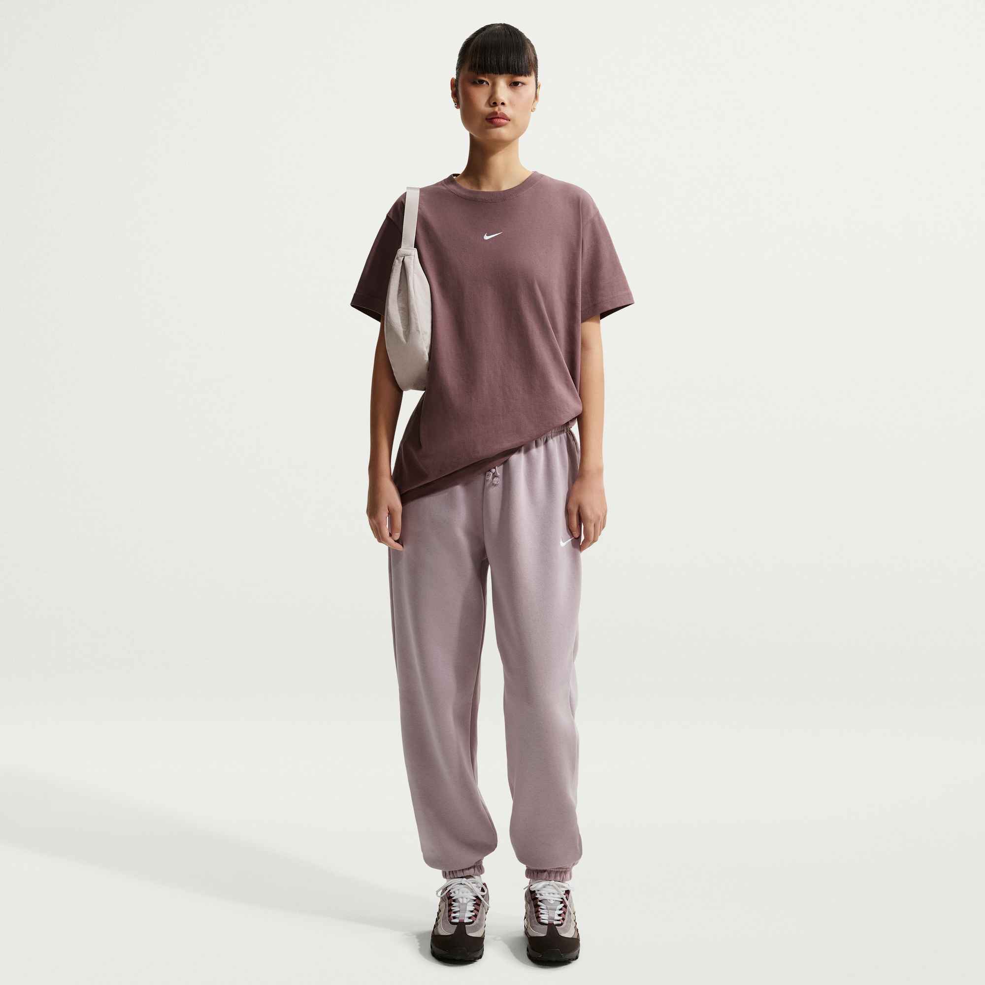 NIKE W NSW CLASSIC SS TEE Freizeitshirts /-blusen NIKE VIOLET FROST/MTLC PEWTER-DK SM XS