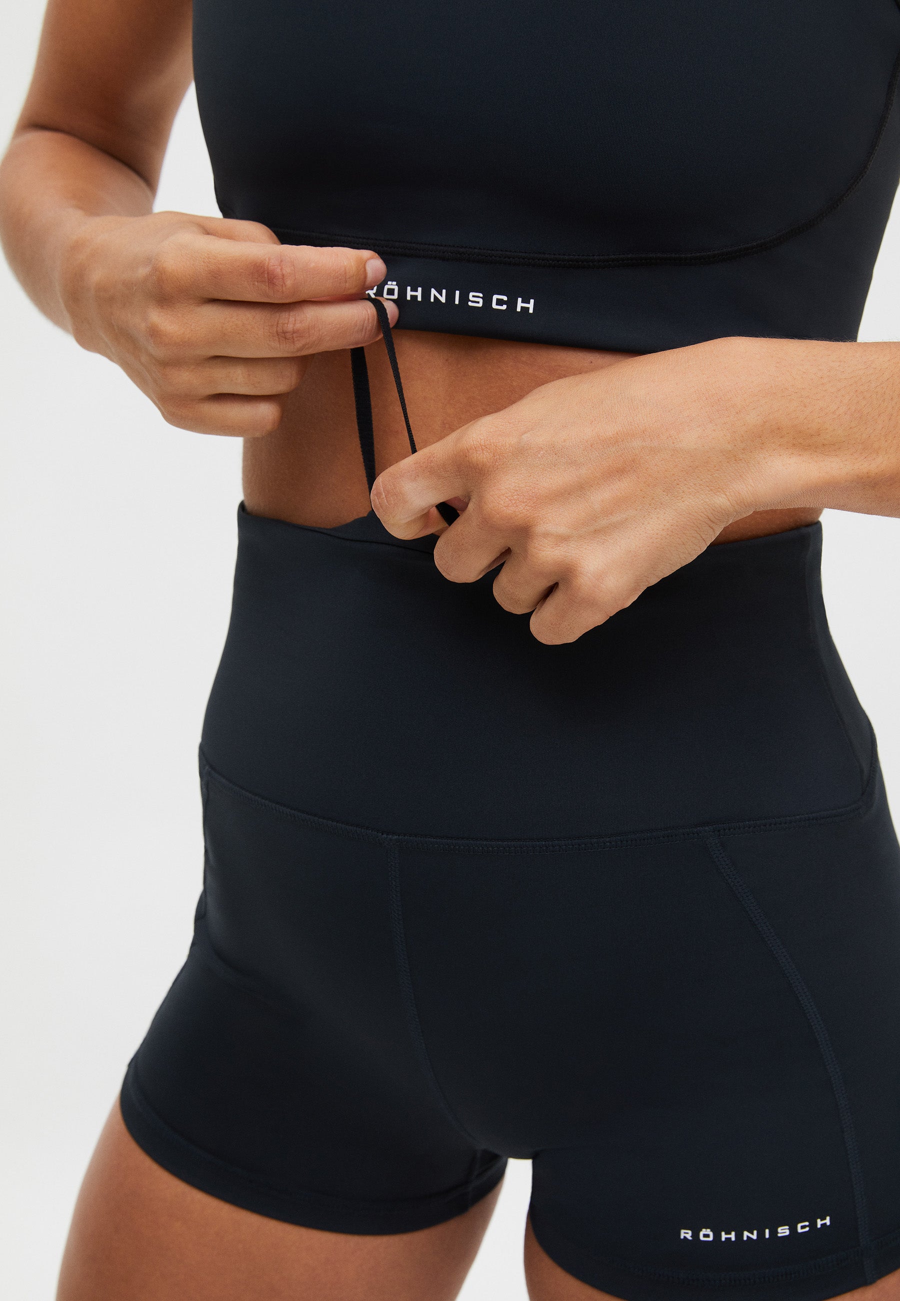 RÖHNISCH Flattering Curved Hotpants Trainingshosen & Jogginghosen RÖHNISCH