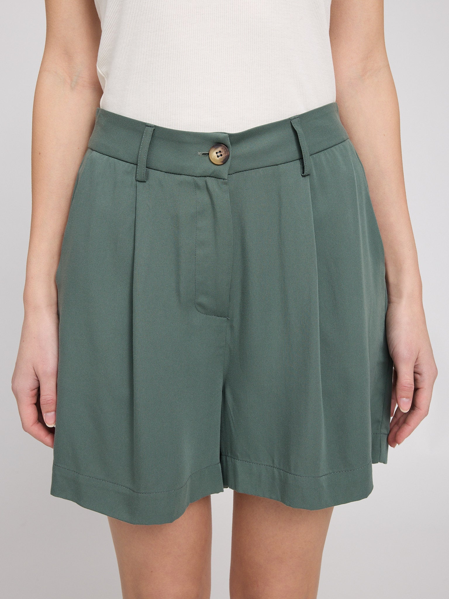 MAZINE Pleated Viscose Shorts Hosen MAZINE