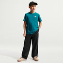 NIKE K NSW TEE EMB FUTURA LBR Freizeitshirts /-hemden NIKE BRIGHT SPRUCE XS