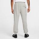 NIKE M NK CLUB BB CF PANT NSW GFX 063 DK GREY HEATHER/LT SMOKE G Freizeithosen NIKE