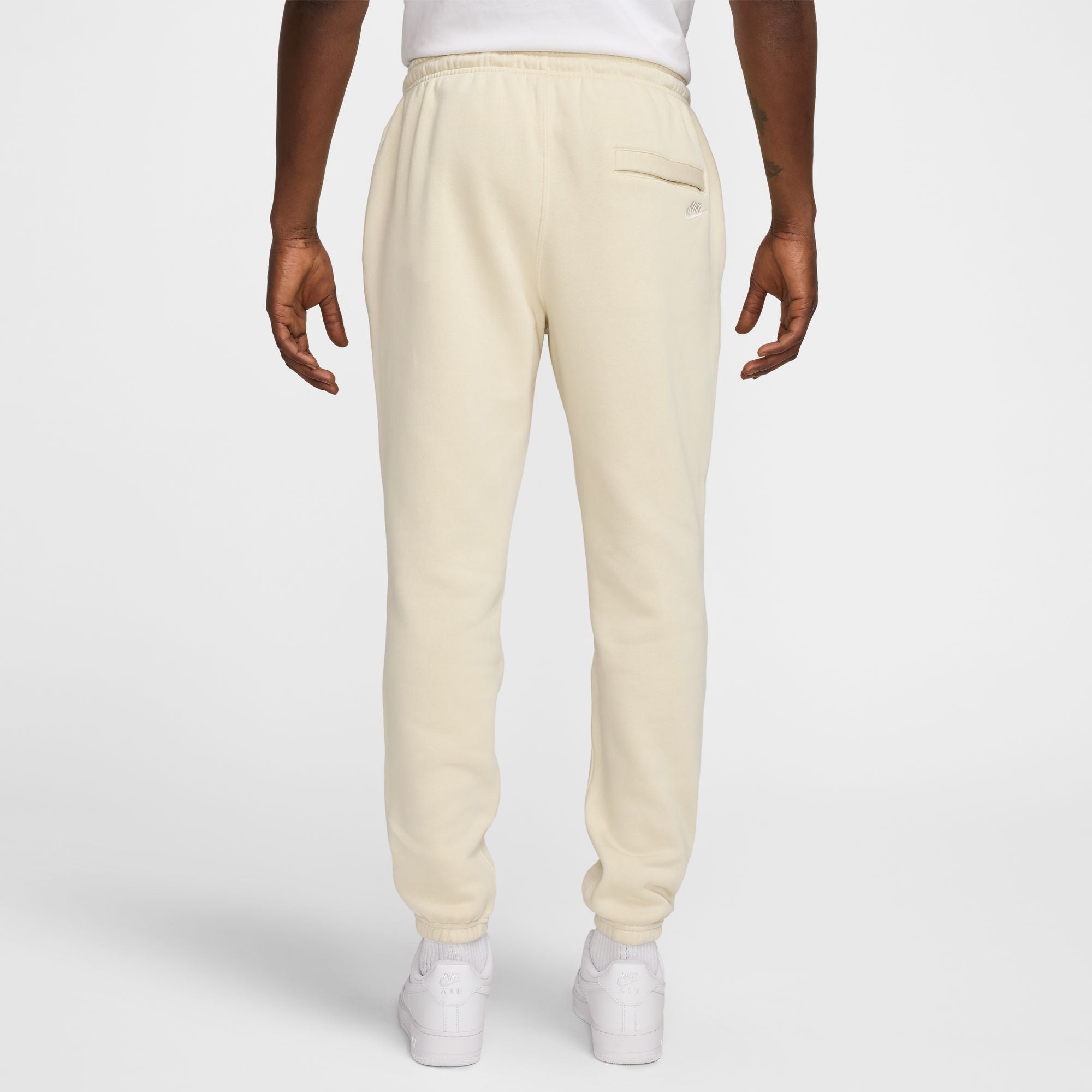 NIKE M NK CLUB BB CF PANT NSW GFX 063 DK GREY HEATHER/LT SMOKE G Freizeithosen NIKE 234 LT KHAKI/LT KHAKI/SAIL S