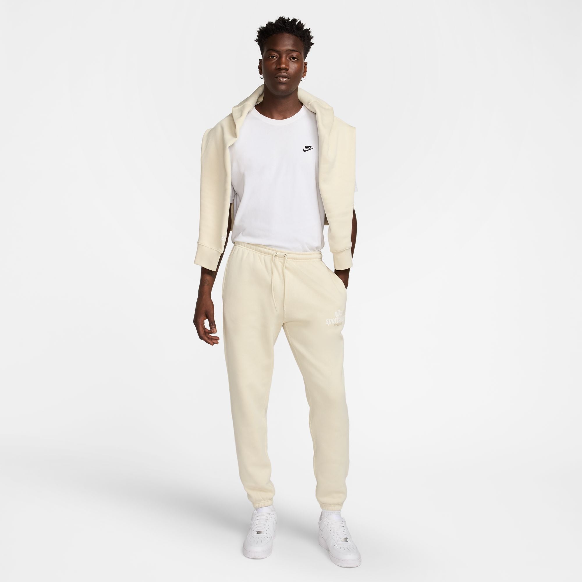 NIKE M NK CLUB BB CF PANT NSW GFX 063 DK GREY HEATHER/LT SMOKE G Freizeithosen NIKE