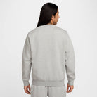 NIKE M NK CLUB BB CREW NSW GFX 063 DK GREY HEATHER/BLACK Freizeitpullover NIKE