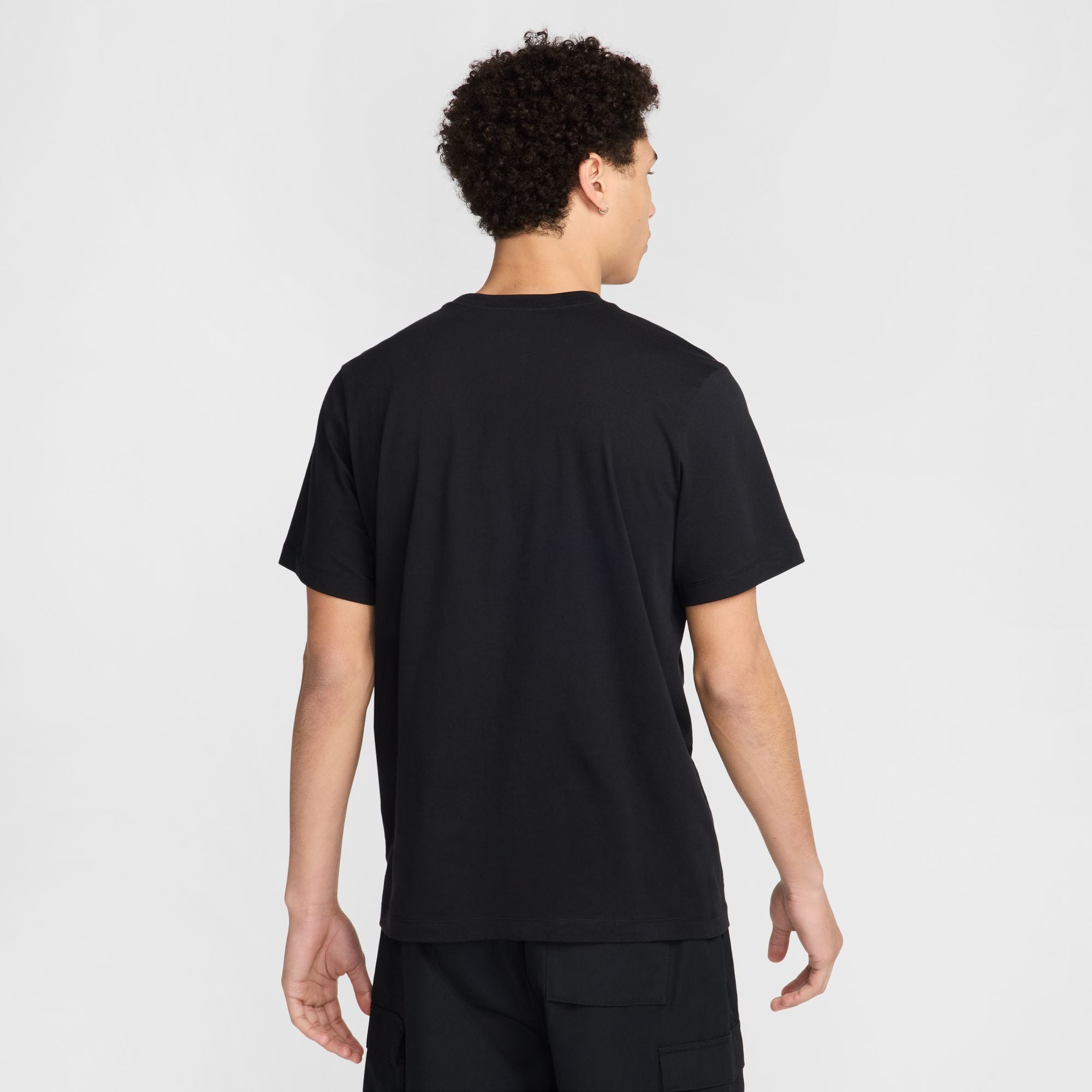 NIKE M NSW TEE 12MO SWSH SP25 Freizeitshirts /-hemden NIKE