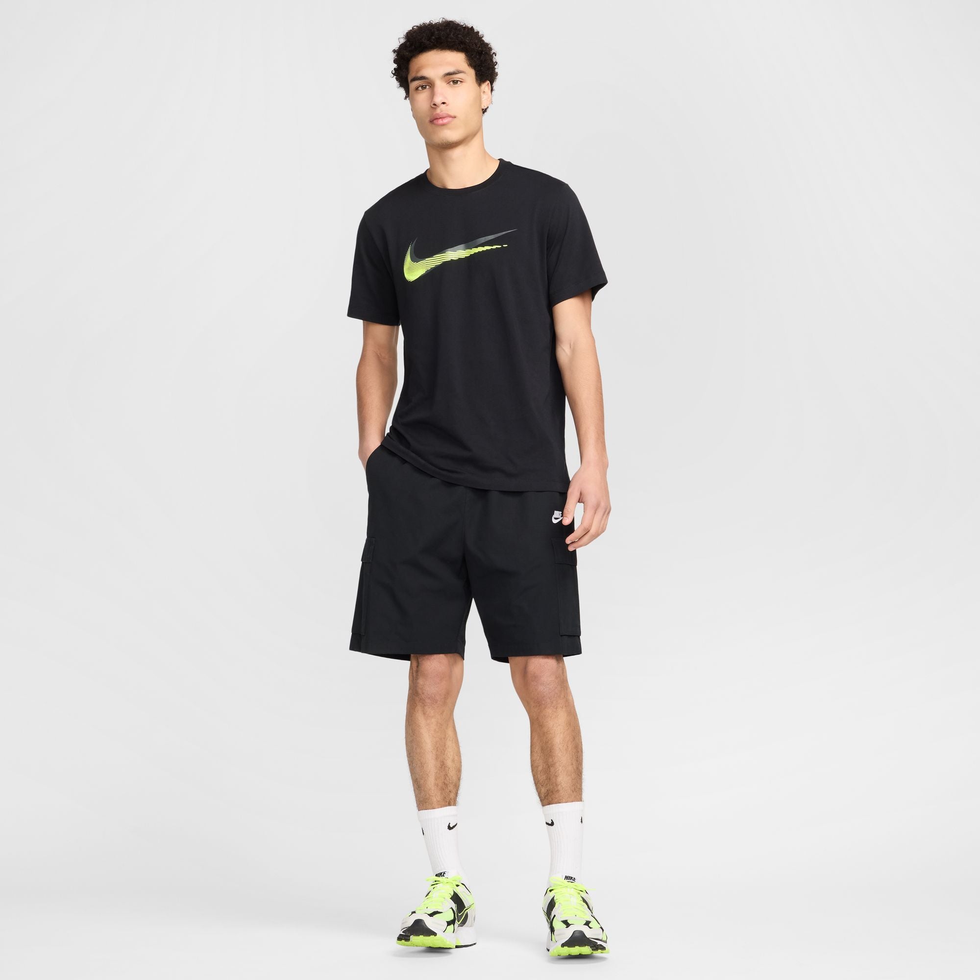 NIKE M NSW TEE 12MO SWSH SP25 Freizeitshirts /-hemden NIKE