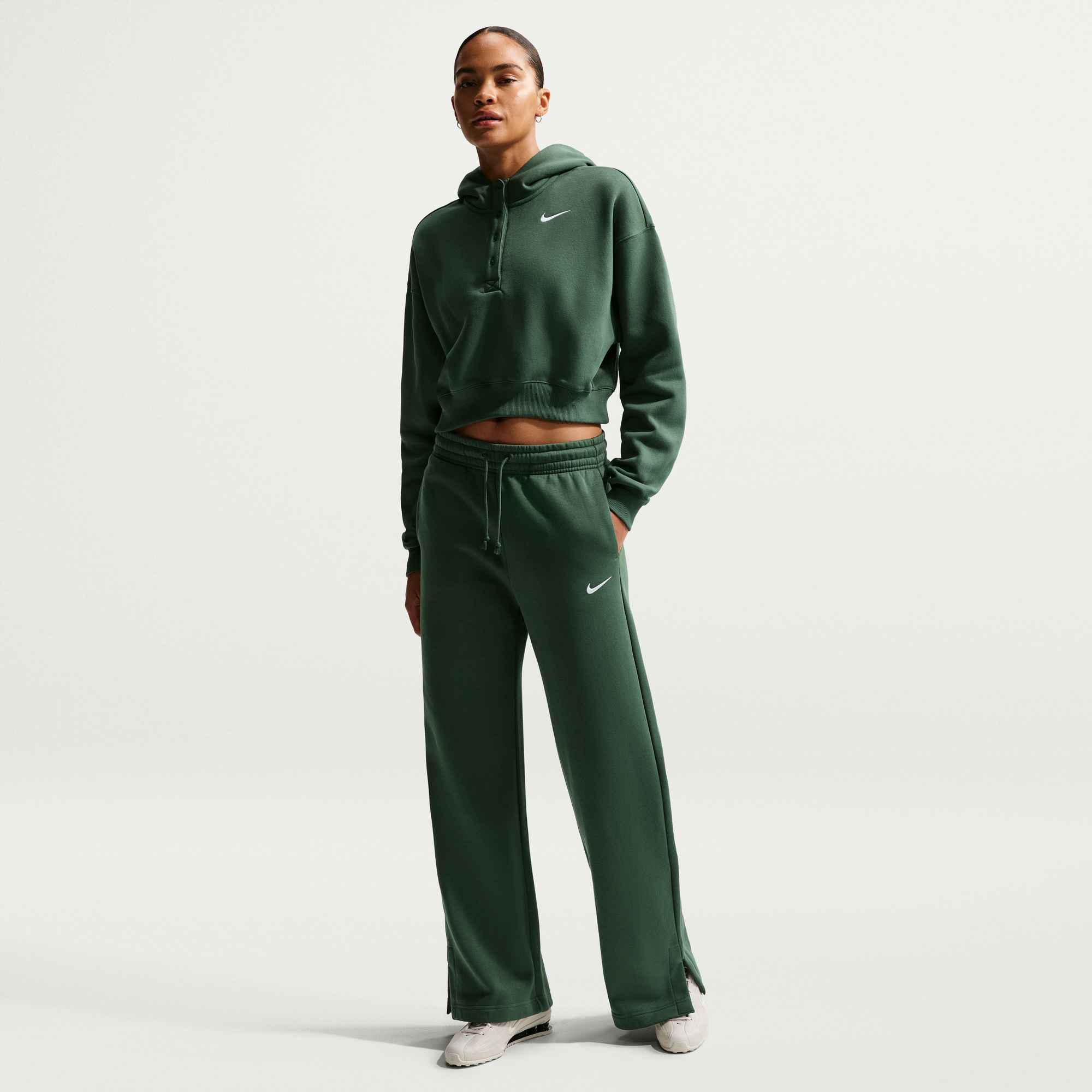 NIKE W NSW PHNX FLC HR PANT WIDE 2 Trainingshosen & Jogginghosen NIKE FIR/WHITE/ANTETOKOUNMPO G XS