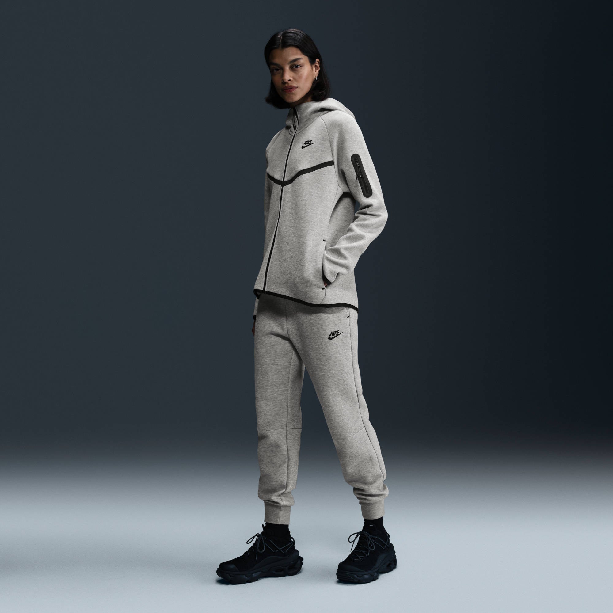 NIKE W NSW TCH FLC MR JGGER 2 Trainingshosen & Jogginghosen NIKE DK GREY HEATHER/BLACK XS
