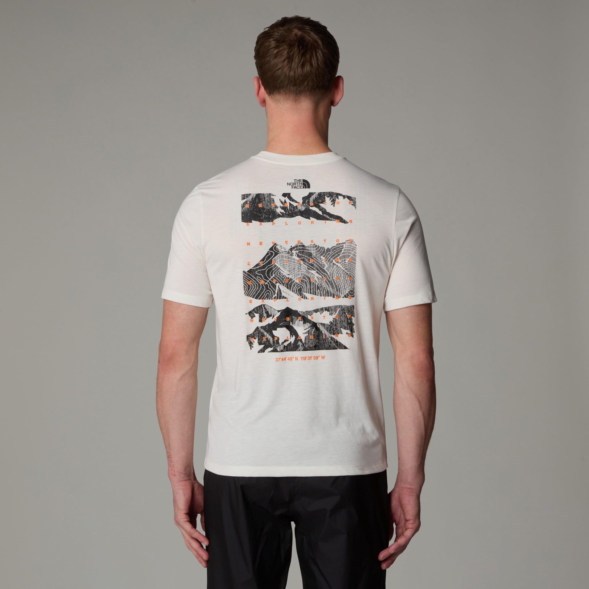 THE NORTH FACE M FOUNDATION MOUNTAINS FACES T WHITE DUNE Wandershirts /-hemden THE NORTH FACE